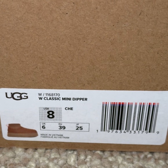 UGG Tan Winter Boots - Picture 4 of 4